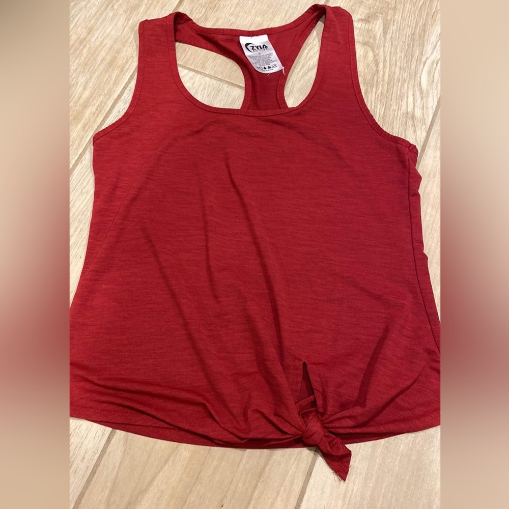 Zyia tank size small